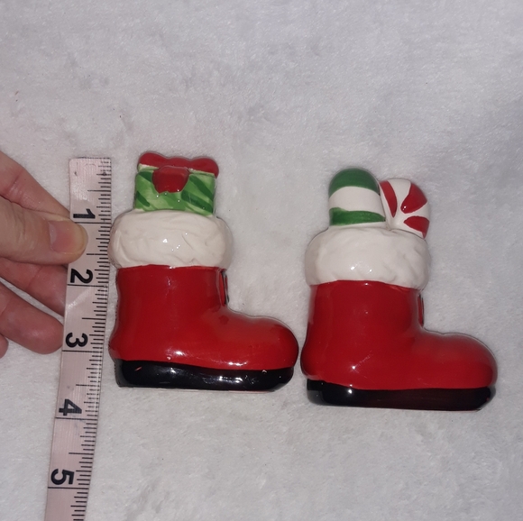 Ceramic Santa Boots Salt And Pepper Shaker - Picture 8 of 8